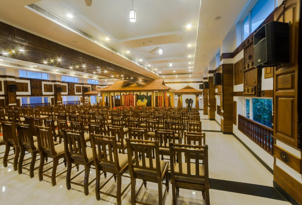 Hotel Guruvayur Darshan Екстер'єр фото